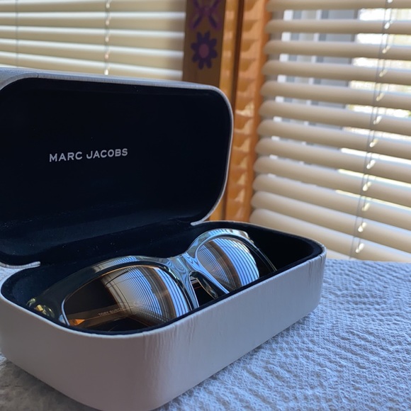 Sunglasses - Picture 4 of 6